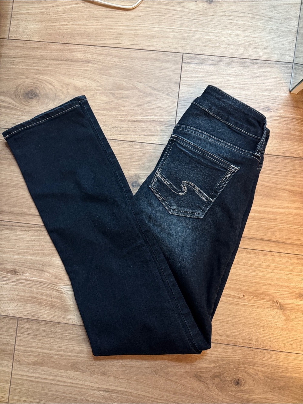 Silver Jeans Women’s Black Skinny Jeans with Faded Pocket Detail